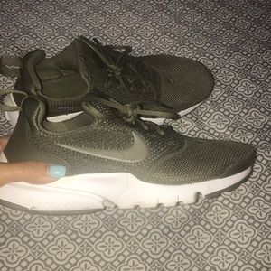 OLIVE GREEN NIKE PRESTOS